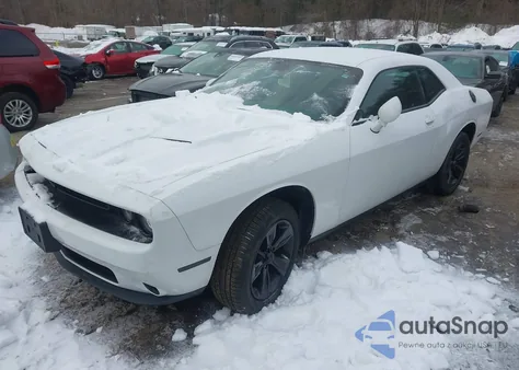 2016 Dodge Challenger Sxt z USA, uszkodzony, nr VIN 2C3CDZAG2GH284498
